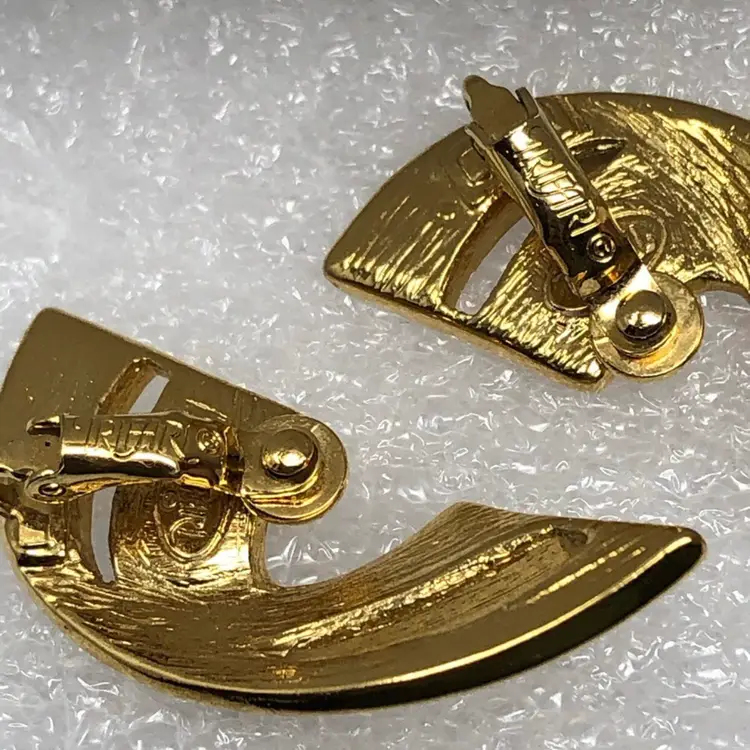 Vintage Trifari Earrings Pink Enamel and Gold Tone Clip-on