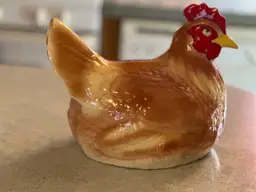 Ceramic hen figurine by PAPCO USA 
Large 12 Inches. Vintage