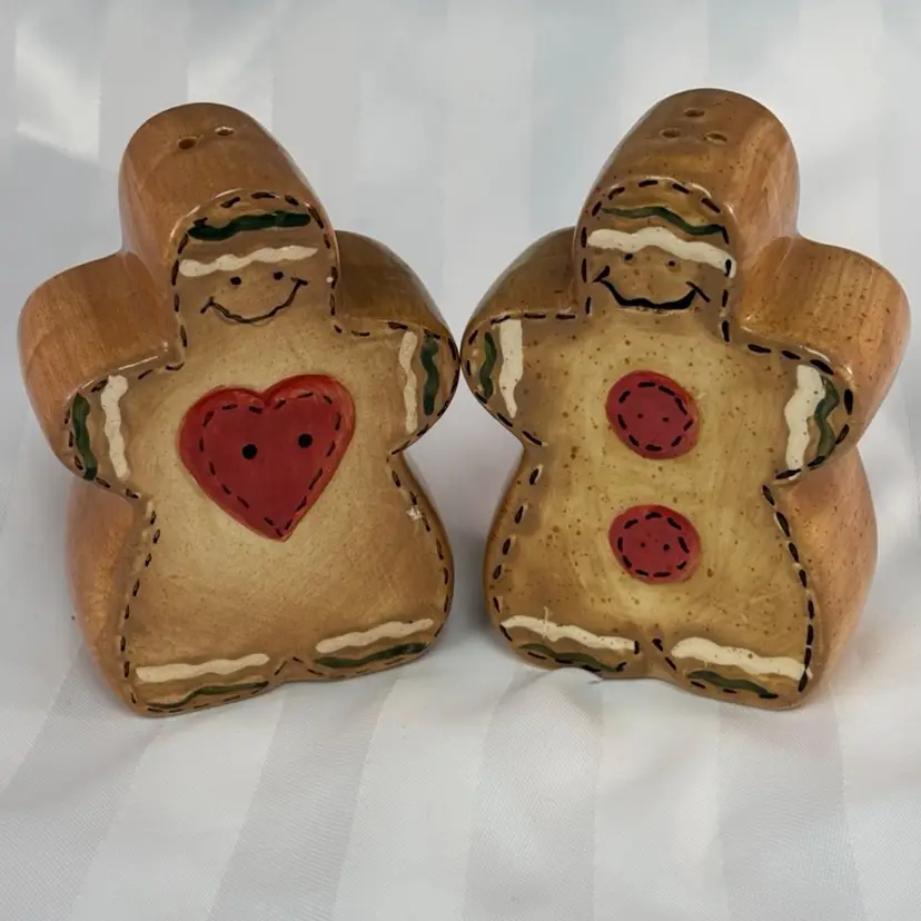 La Dolce Vita Grandma’s Gingerbread Collection Holiday Salt & Pepper Shaker Set