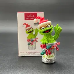 Hallmark Sesame Street Oscar the Grouch Motion Activated Hanging Ornament