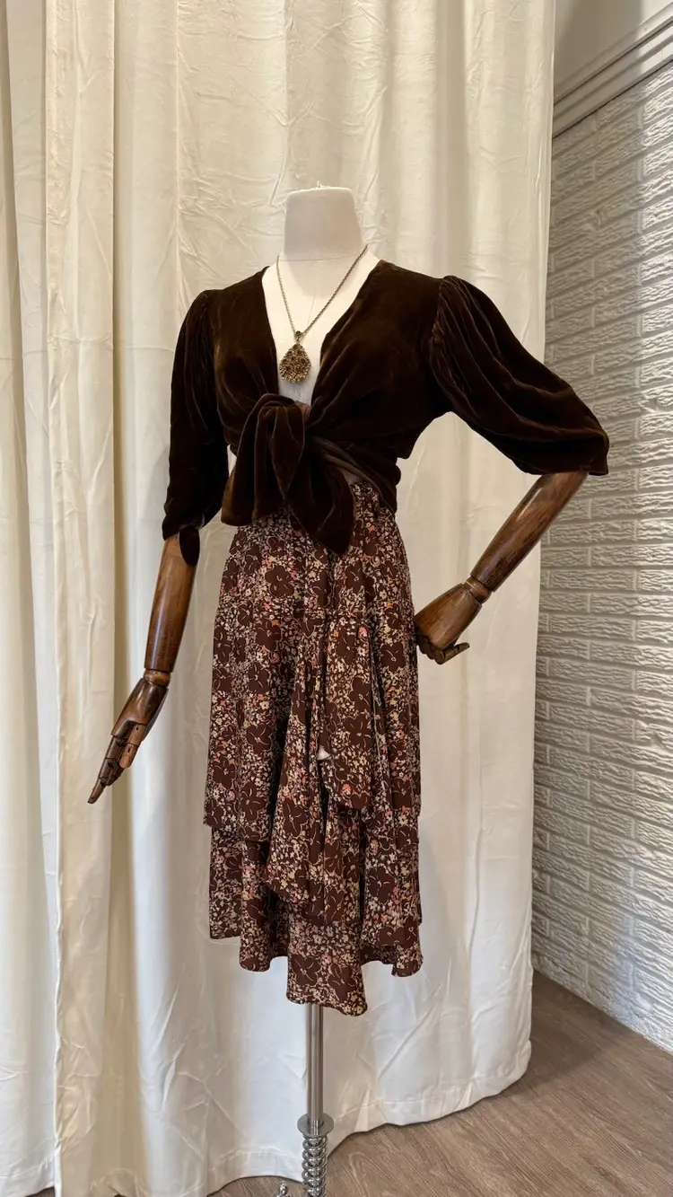 1930s 1940s Floral Rayon Ruffle Skirt With Bakelite Belt XS Small