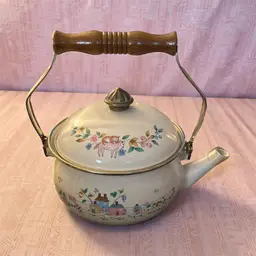 Vintage Heartland Enamel Tea Kettle by International China 2 quart Brass