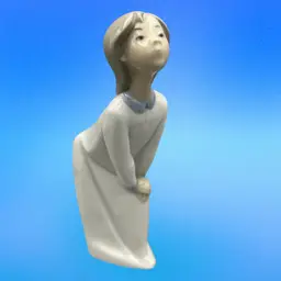 Lladró Figurine Good Night Kiss Glazed Finish 7.25” tall #4873