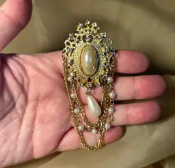 Vintage Ornate Florenza? Brooch