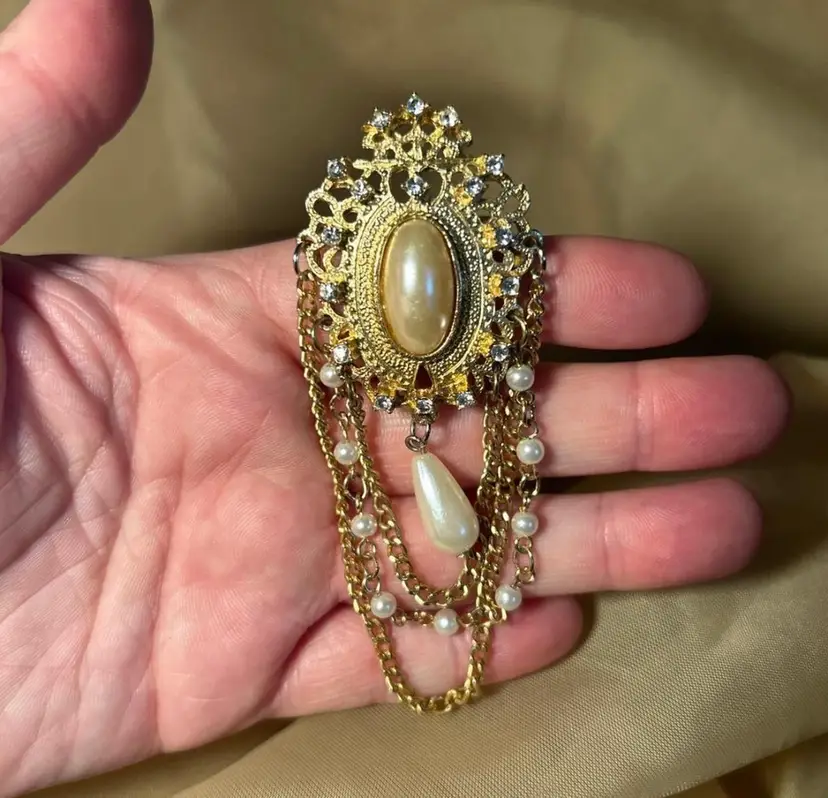 Vintage Ornate Julianna? Brooch