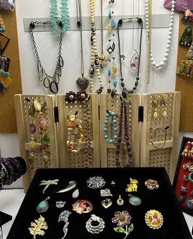 You Pick Costume jewelry Drops SB $5 Flat rate ship $5