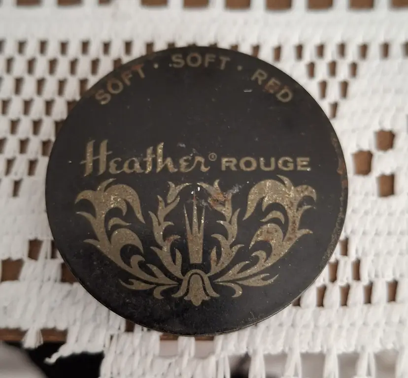 219 Vintage Heather Rouge Tin