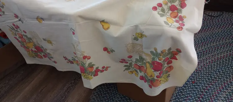 1950's Vintage linen tablecloth, country farmhouse style with summer fruit pattern