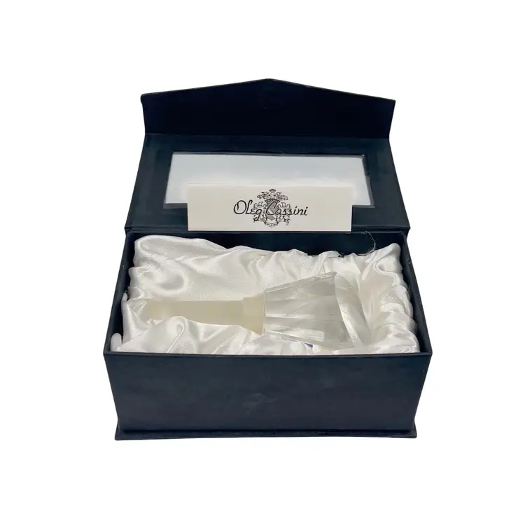 CRYSTAL FACETED BOTTTLE STOPPER 
By Oleg Cassini

Holiday Christmas Thanksgiving Party Celebration Fathers Day Mothers Day Anniversary Gift