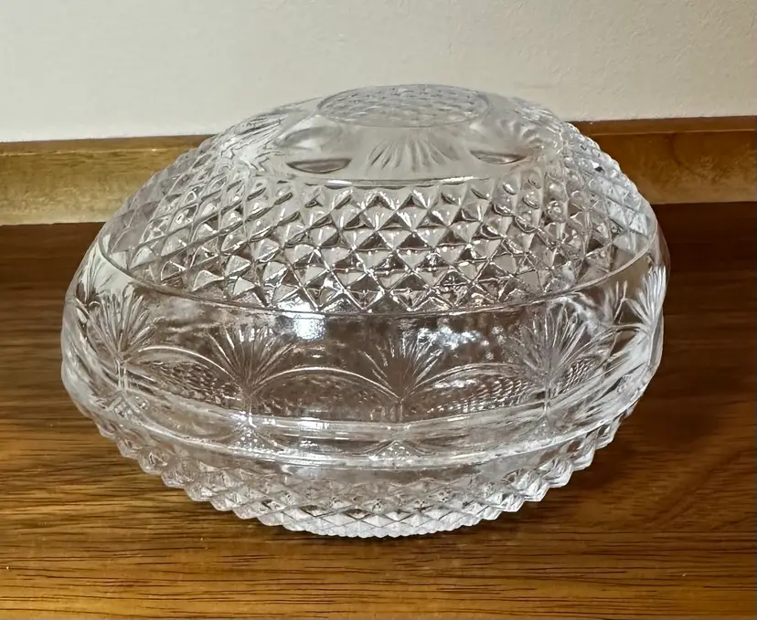 Avon 1977 Mother’s Day Glass Egg Shape Covered Dish