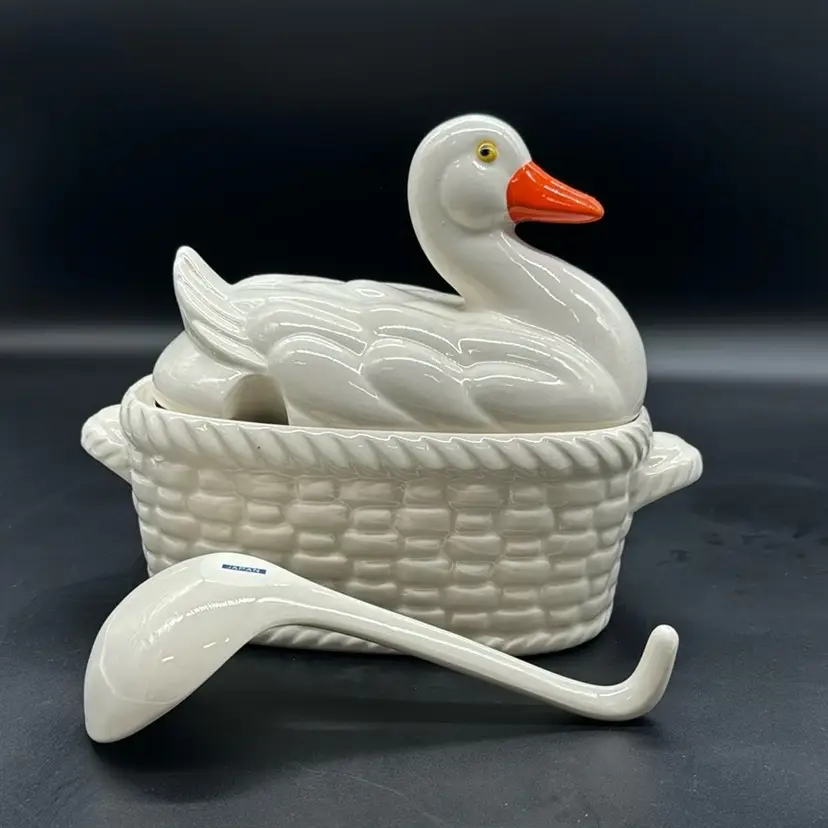 Vintage Ceramic Nesting Duck Basketweave Soup Tureen With Ladle Made In Japan