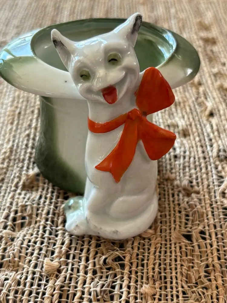 Vintage Porcelain Cat Trinket Pot