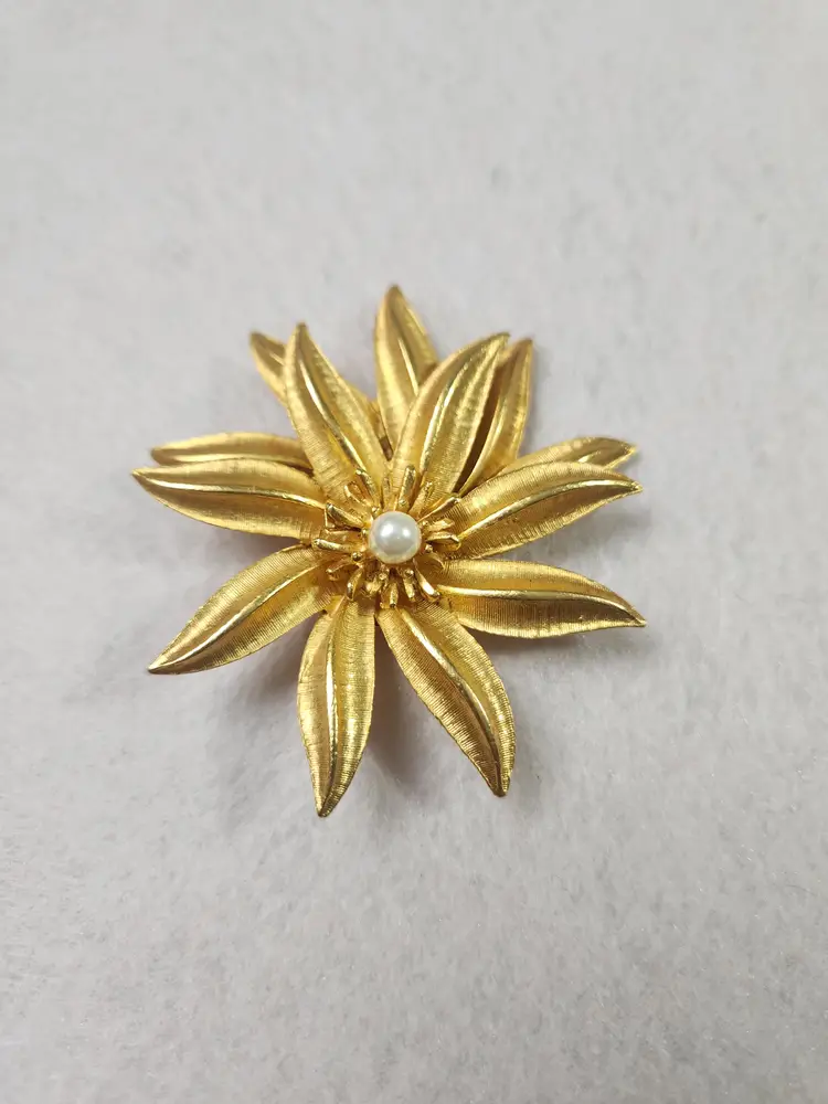 Gold tone Flower Brooch