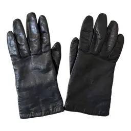 Ladies, Lord And Taylor Leather Gloves. Size 7. Made In Italy. Cashmere Lined.