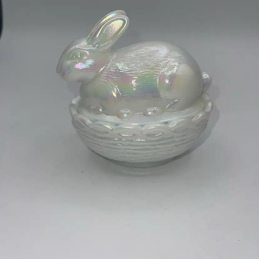 Mosser Glass Bunny On nest Basket Milk Carnival 4”