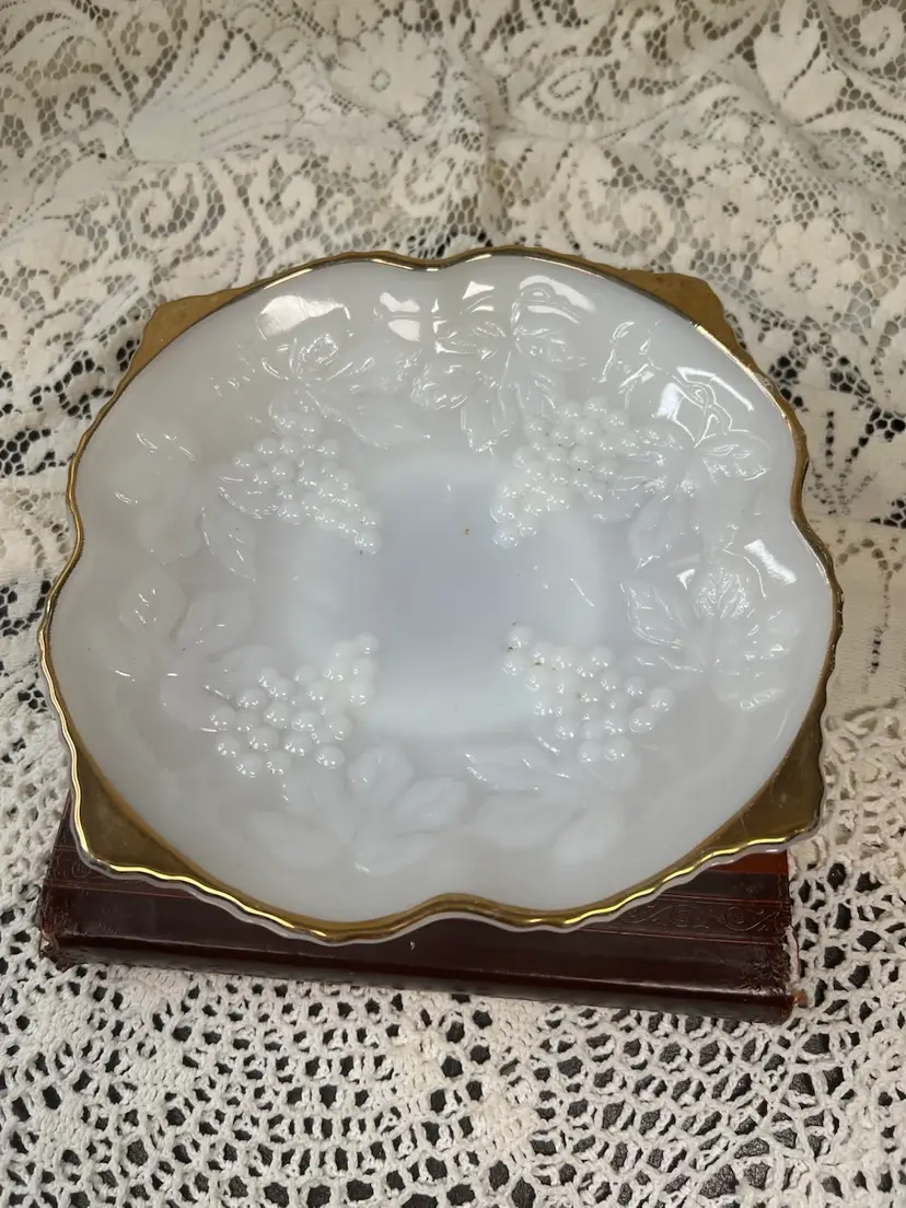 Anchor Hocking Milk Glass Gilt Edges 1950s Bowl 10" X 8.5" X 2.5"