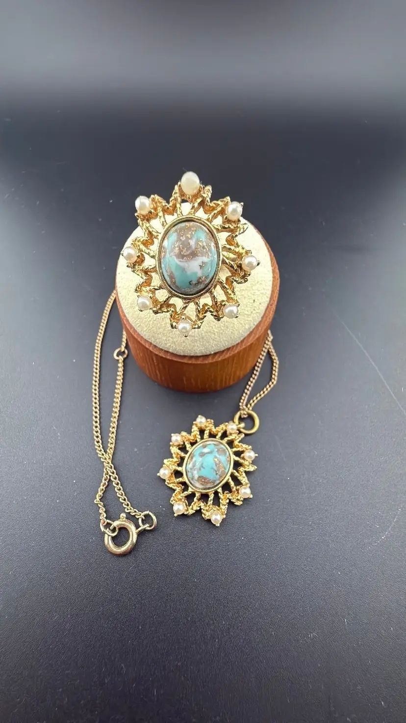 06 Sarah Coventry Azure Skies – Necklace and Ring in Gold Tone