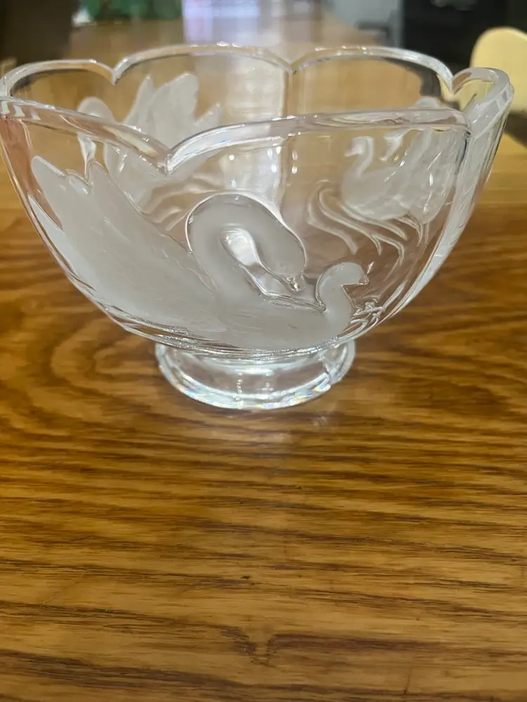 1980s Vintage Teleflora 24% Lead Crystal Swan Frosted Bowl. 4” Tall 6” Diameter