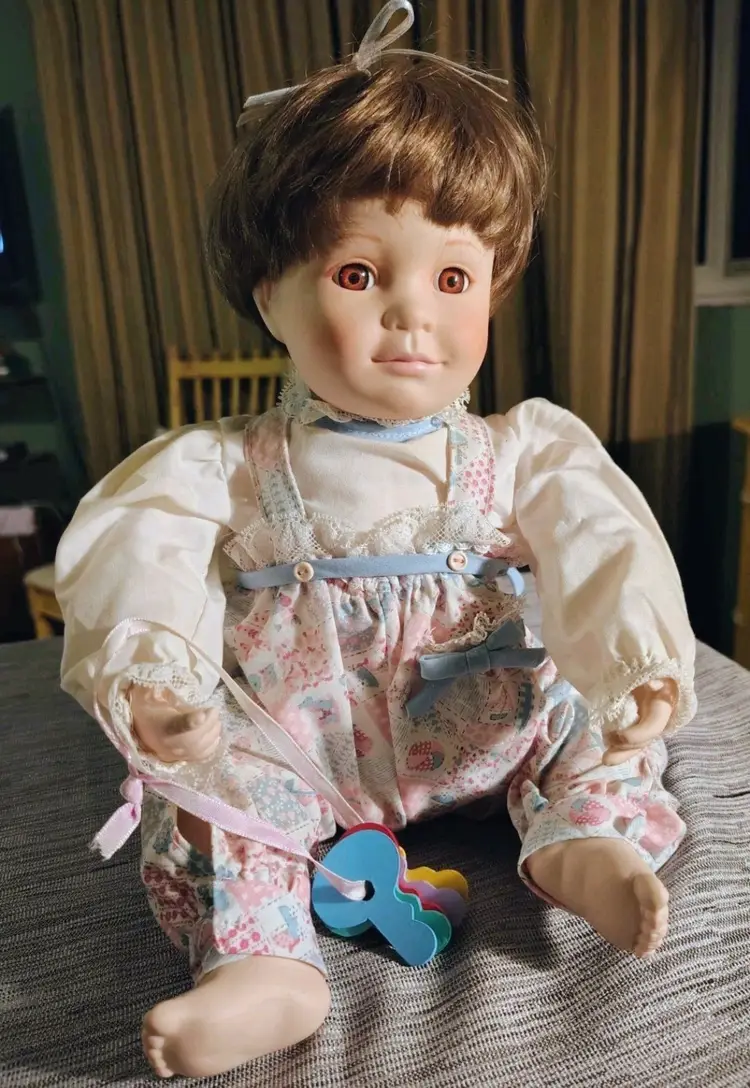 4 Vintage porcelain dolls SEE PICTURES