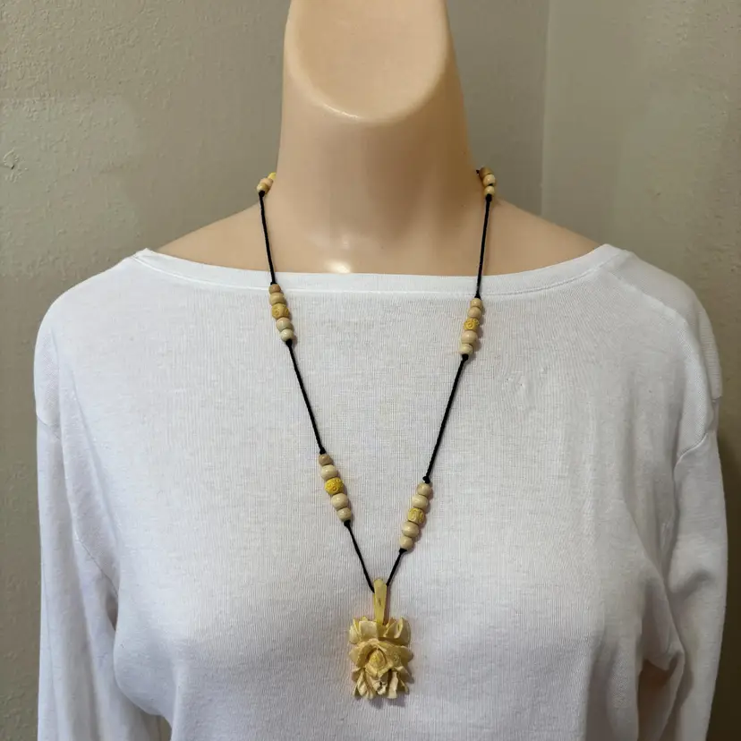 Victorian Carved Pendant Bead Necklace Flower Vintage Antique Bead Macrame