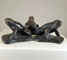 *VTG* Cast Iron Figurine Sculpture Paperweight 3 Frogs Together On Lily Pads