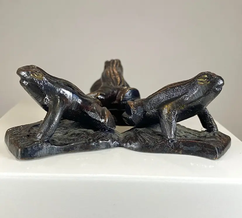 *VTG* Cast Iron Figurine Sculpture Paperweight 3 Frogs Together On Lily Pads