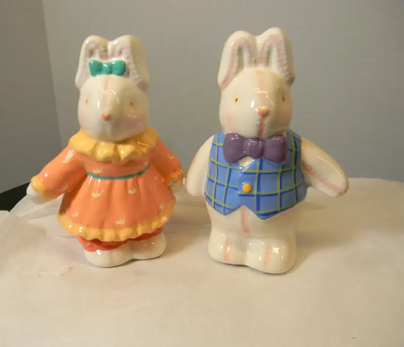 Vtg. Russ Berrie Spring Easter Bunny Rabbit Salt & Pepper Shakers