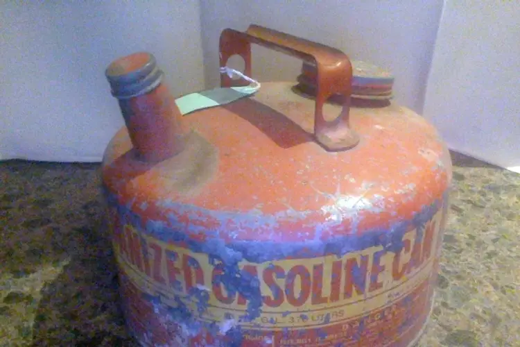Vintage 1 Gallon Gas Can,  Eagle Manufacture.   $25.