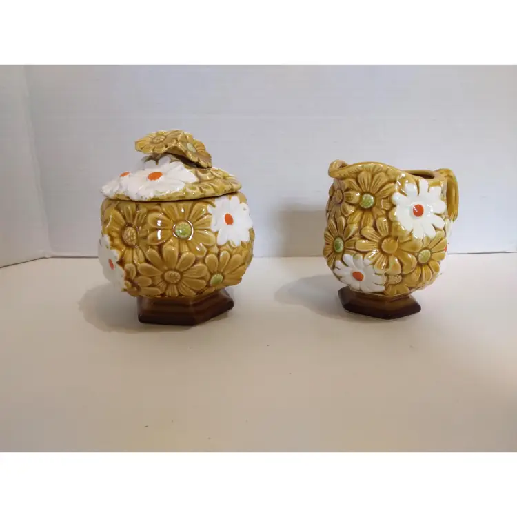 Vintage Fred Robberts Company White Daisies Ceramic Sugar and Creamer Set Retro.