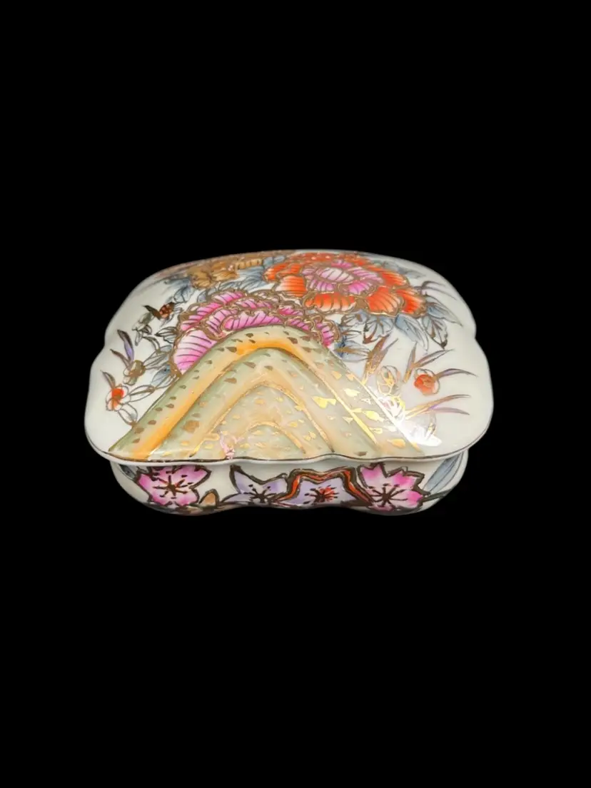 #01 Asian Porcelain Trinket Box w/ Lid. Floral w/ Raised Gold Accents. Lot 49