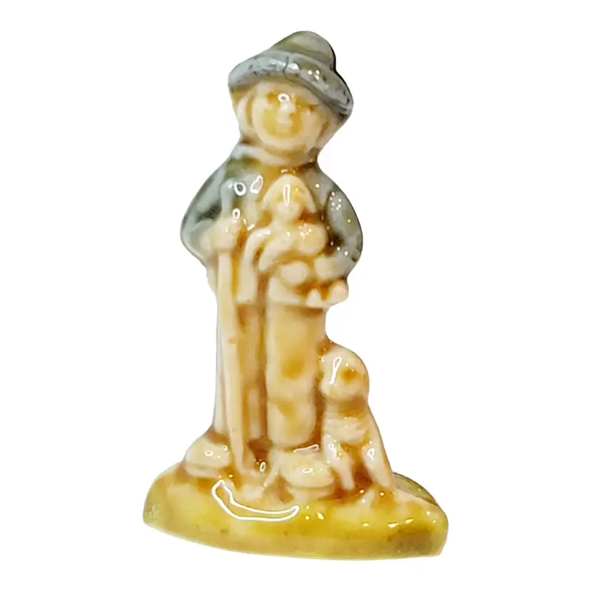 Wade Whimsie Red Rose Tea Figurine Little Boy Blue Nursery Rhyme Series