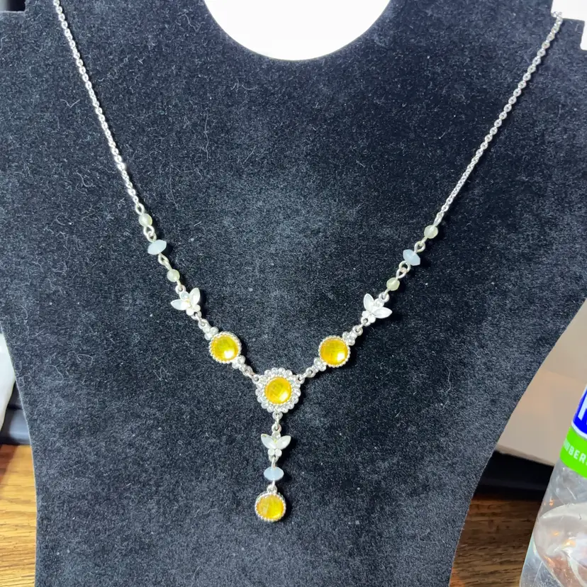 Msrp $24 –This vintage Avon "Pretty Pastel" silver-tone Y-necklace features yellow faceted crystal stones and butterfly motifs