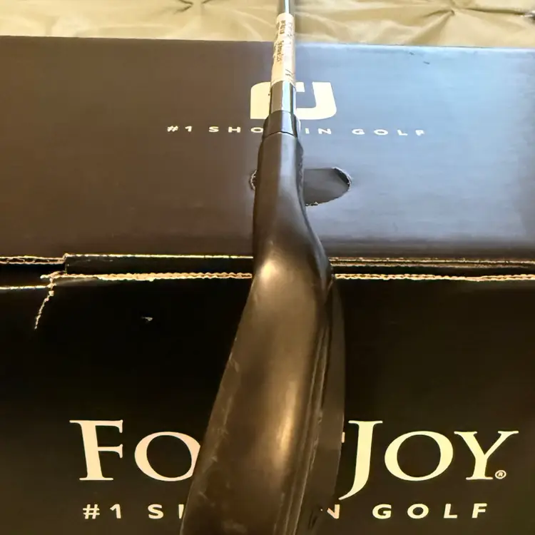 TaylorMade P790 Black 2025 RH Pitching Wedge - True Temper AMT R300 Black