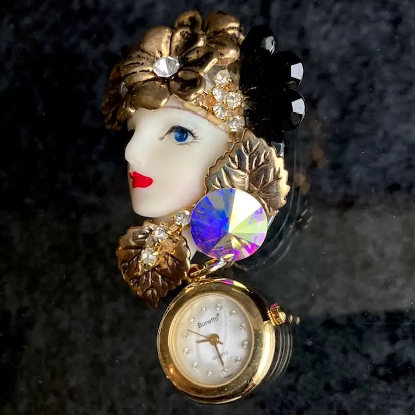 Twenties Style Woman Vintage Fashion Face Pendant with dangling Bonetto Watch