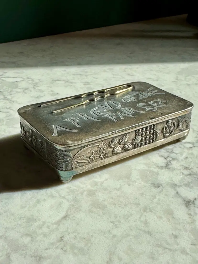 😻 antique Victorian-era original quadruple silver plate over a base metal, Victorian/Edwardian hairpin box