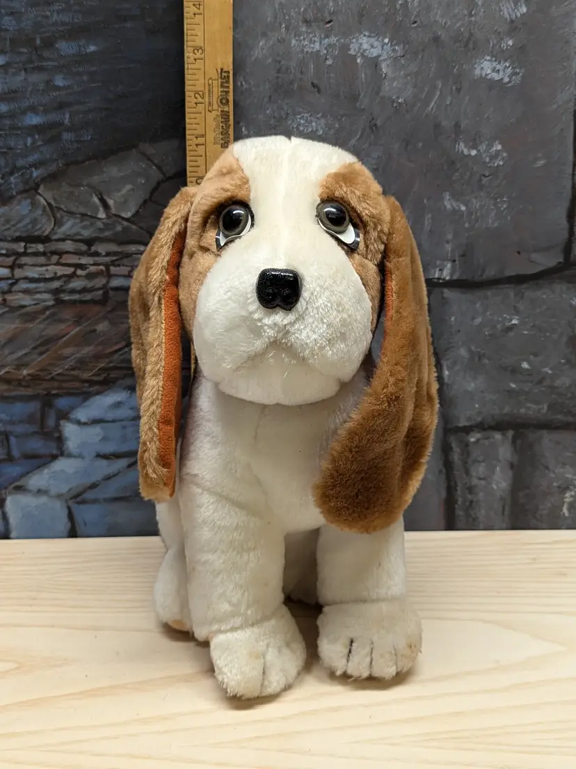 Hush Puppies VTG Toy tan Brown Basset Hound Plush Stuffy Dog 11" Stuffed Animal Sitting Wolverine Worldwide 50s 60s
