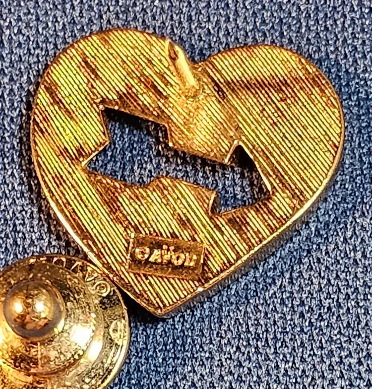 Vintage Avon Heart Arrow Cut Out Gold Tone - Lapel Pin Tie Tack -