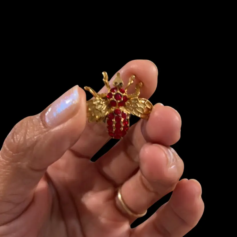 #19 Good Tone Flying Bug With Ruby Red Rhinestones Lapel Pin