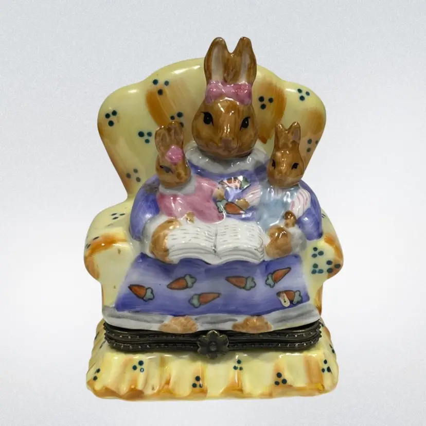 Bunny Family- Vintage Story Time Trinket
Box- 4.5” High - Good Snap Closure