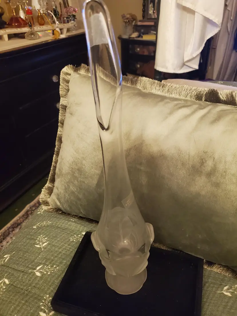 #01 Viking Cabbage Rose Swung Glass Vase