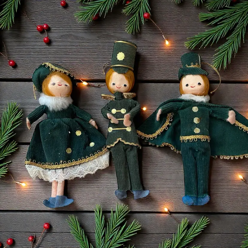 "pixie" or "putz" ornaments.
The figures are made with felt, corduroy, and gold trim. MCM Set Of 3