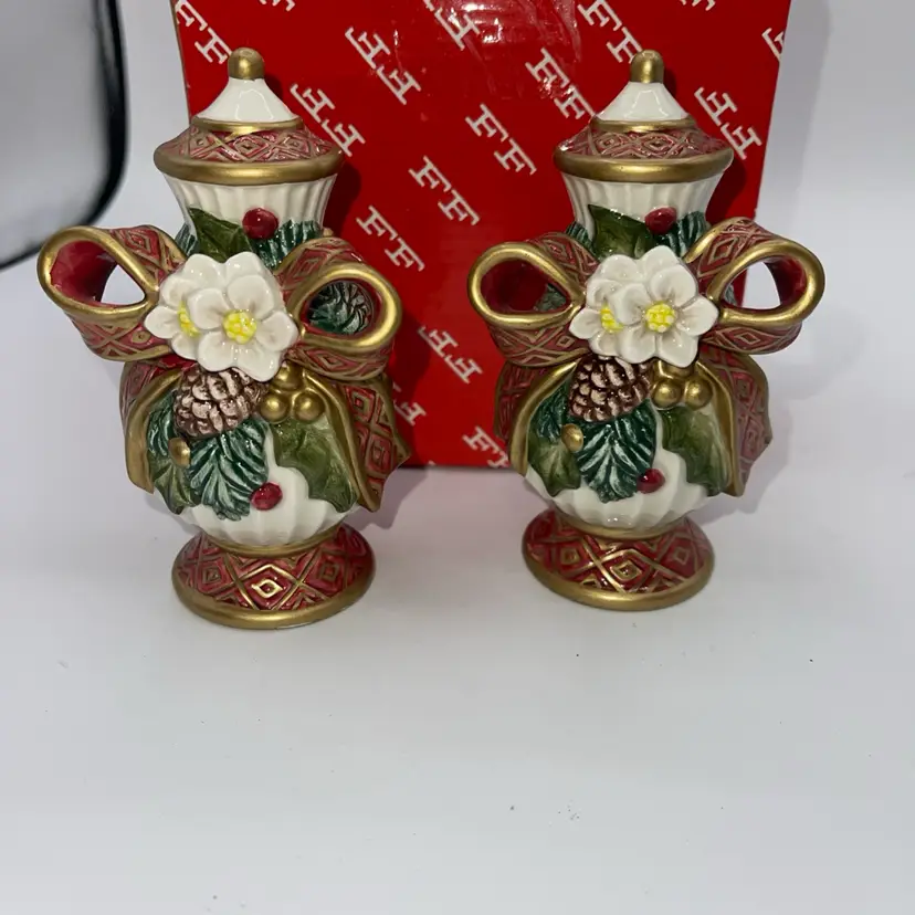 Fitz & Floyd Christmas Rose Salt & Pepper Set New With Box 4.5”
