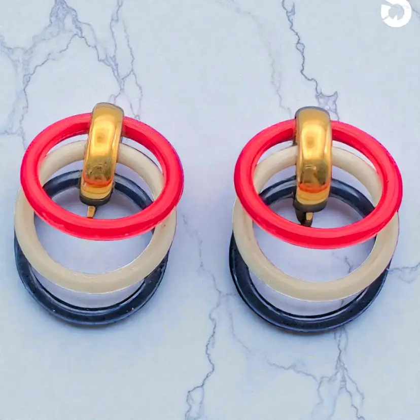 Vtg Crown Trifari Red White Blue Patriotic Gold Tone Dangle Rings Clip Earrings