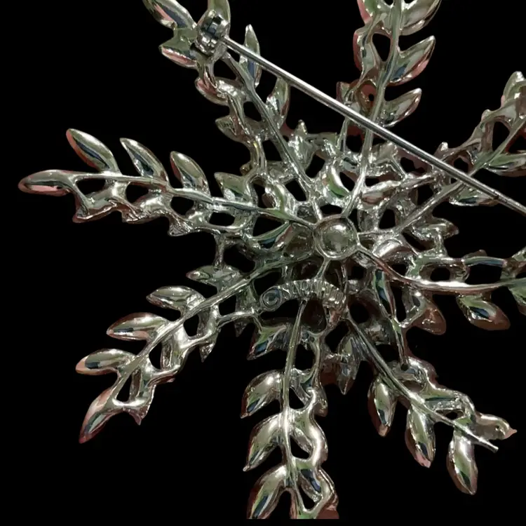 Vintage Silvertone  Large ~ Sarah Coventry ‘Evening Snowflake’  Brooch. With Clear  & Smoky Grey  Glass Rhinestones.