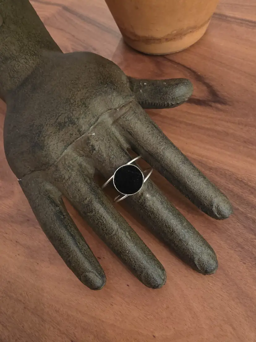 Circular shaped Jade ring (Black)