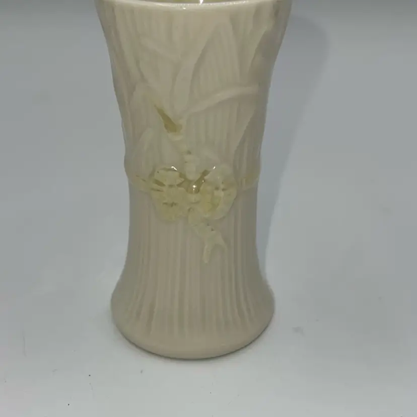 Belleek Bud Vase 4” Ribbon