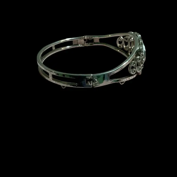 Vintage Silvertone Sarah Coventry Hinged Bangle Bracelet. With Lacy Filigree Design & Faux Black Oval Stone .