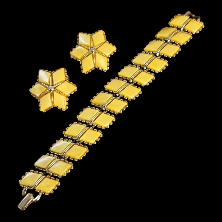 Yellow Thermoset Bracelet and Clip On Earring Set 7”