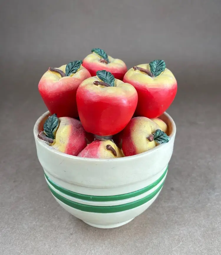 Kitsch Kitchen Apples in a "Faux Bowl" Jelly Jam Soft Cheese Butter Knives Spreaders Charcuterie Utensil