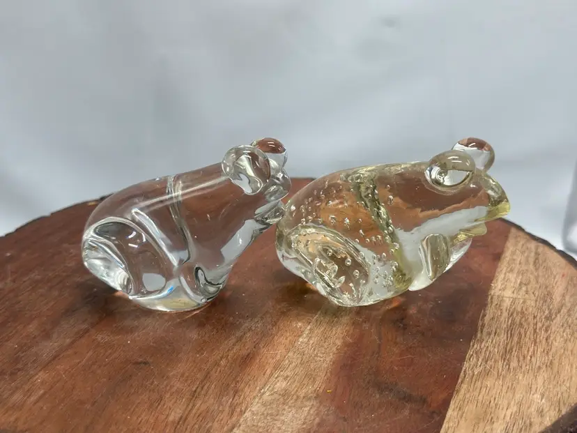 Glass Whimsical Frogs 2 Paperweight Figurines Ribbit